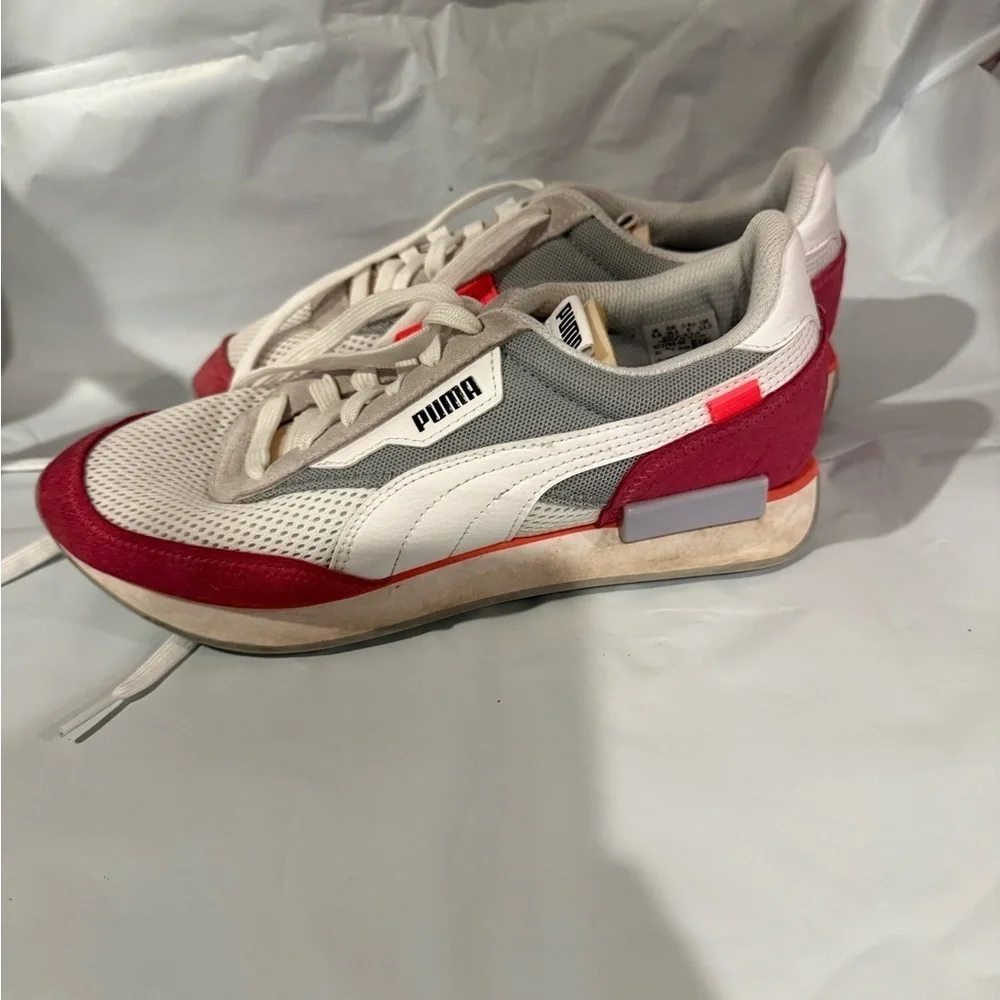 Women’s Puma FUTURE RIDER PLAY ON Size 8